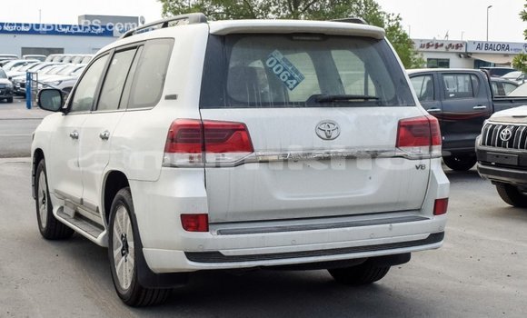 Buy Import Toyota Land Cruiser White Car in Import - Dubai in Bumthang Buy Import Toyota Land Cruiser White Car in Import - Dubai in Bumthang