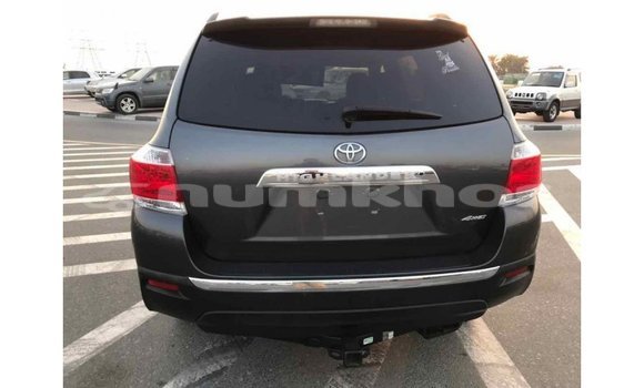 Buy Import Toyota Highlander Other Car in Import - Dubai in Bumthang Buy Import Toyota Highlander Other Car in Import - Dubai in Bumthang