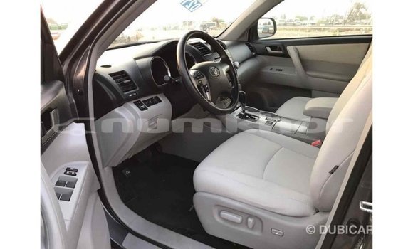 Buy Import Toyota Highlander Other Car in Import - Dubai in Bumthang Buy Import Toyota Highlander Other Car in Import - Dubai in Bumthang