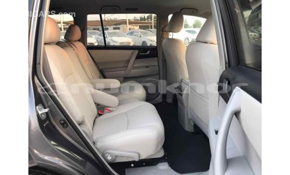 Buy Import Toyota Highlander Other Car in Import - Dubai in Bumthang Buy Import Toyota Highlander Other Car in Import - Dubai in Bumthang