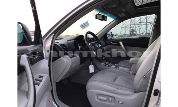 Buy Import Toyota Highlander Other Car in Import - Dubai in Bumthang Buy Import Toyota Highlander Other Car in Import - Dubai in Bumthang