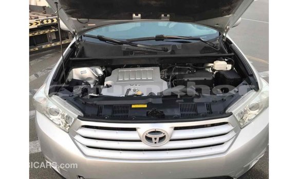 Buy Import Toyota Highlander Other Car in Import - Dubai in Bumthang Buy Import Toyota Highlander Other Car in Import - Dubai in Bumthang