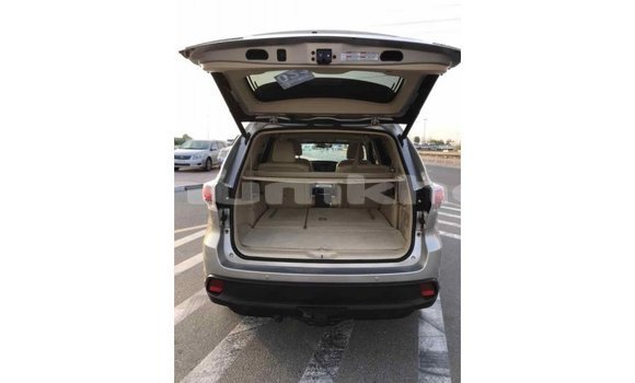 Buy Import Toyota Highlander Beige Car in Import - Dubai in Bumthang Buy Import Toyota Highlander Beige Car in Import - Dubai in Bumthang