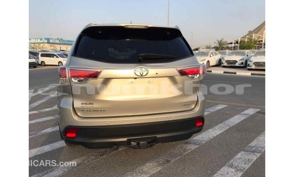 Buy Import Toyota Highlander Beige Car in Import - Dubai in Bumthang Buy Import Toyota Highlander Beige Car in Import - Dubai in Bumthang