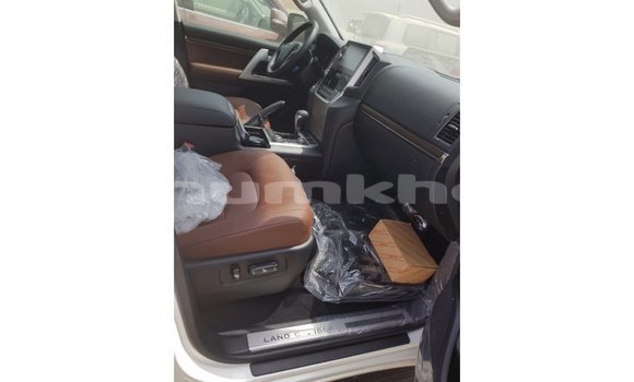 Buy Import Toyota Land Cruiser Brown Car in Import - Dubai in Bumthang Buy Import Toyota Land Cruiser Brown Car in Import - Dubai in Bumthang