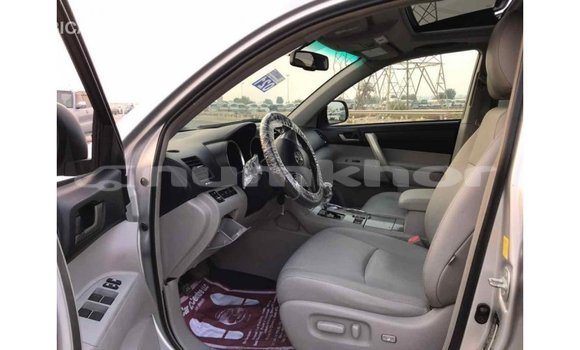 Buy Import Toyota Highlander Other Car in Import - Dubai in Bumthang Buy Import Toyota Highlander Other Car in Import - Dubai in Bumthang