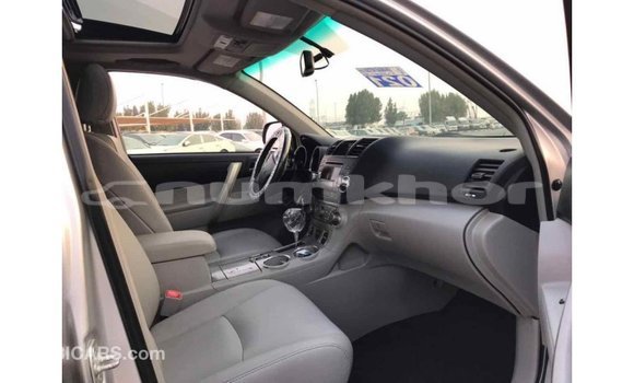 Buy Import Toyota Highlander Other Car in Import - Dubai in Bumthang Buy Import Toyota Highlander Other Car in Import - Dubai in Bumthang