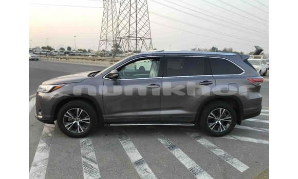 Buy Import Toyota Highlander Other Car in Import - Dubai in Bumthang Buy Import Toyota Highlander Other Car in Import - Dubai in Bumthang