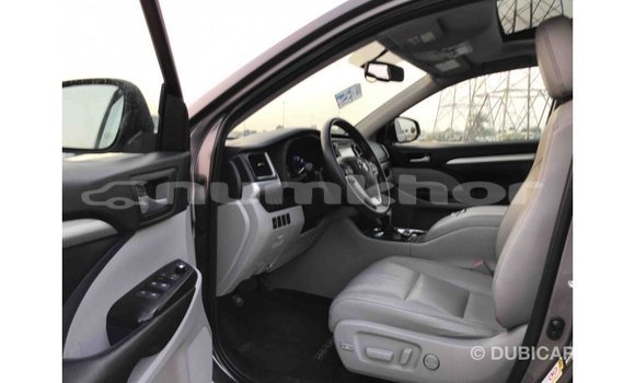 Buy Import Toyota Highlander Other Car in Import - Dubai in Bumthang Buy Import Toyota Highlander Other Car in Import - Dubai in Bumthang