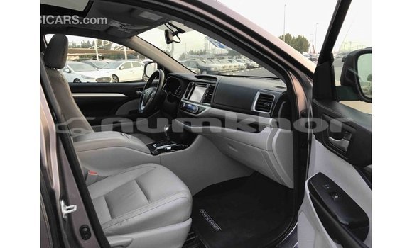 Buy Import Toyota Highlander Other Car in Import - Dubai in Bumthang Buy Import Toyota Highlander Other Car in Import - Dubai in Bumthang
