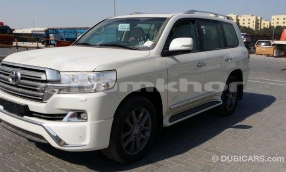 Buy Import Toyota Land Cruiser White Car in Import - Dubai in Bumthang Buy Import Toyota Land Cruiser White Car in Import - Dubai in Bumthang