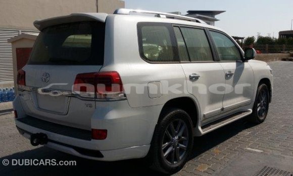 Buy Import Toyota Land Cruiser White Car in Import - Dubai in Bumthang Buy Import Toyota Land Cruiser White Car in Import - Dubai in Bumthang