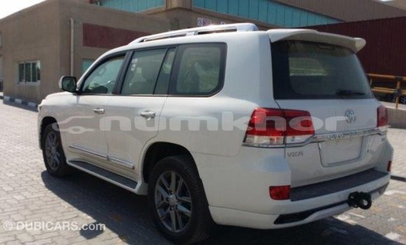 Buy Import Toyota Land Cruiser White Car in Import - Dubai in Bumthang Buy Import Toyota Land Cruiser White Car in Import - Dubai in Bumthang