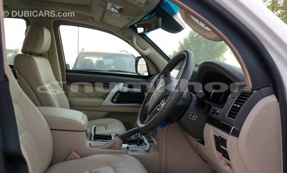 Buy Import Toyota Land Cruiser White Car in Import - Dubai in Bumthang Buy Import Toyota Land Cruiser White Car in Import - Dubai in Bumthang