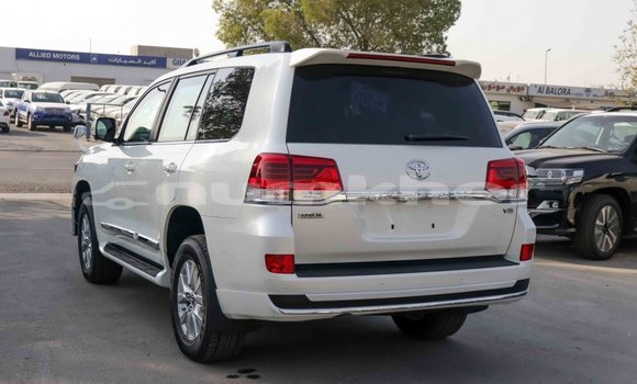 Buy Import Toyota Land Cruiser White Car in Import - Dubai in Bumthang Buy Import Toyota Land Cruiser White Car in Import - Dubai in Bumthang