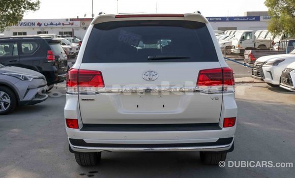Buy Import Toyota Land Cruiser White Car in Import - Dubai in Bumthang Buy Import Toyota Land Cruiser White Car in Import - Dubai in Bumthang