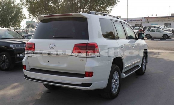 Buy Import Toyota Land Cruiser White Car in Import - Dubai in Bumthang Buy Import Toyota Land Cruiser White Car in Import - Dubai in Bumthang