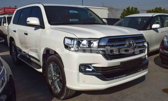Buy Import Toyota Land Cruiser White Car in Import - Dubai in Bumthang Buy Import Toyota Land Cruiser White Car in Import - Dubai in Bumthang