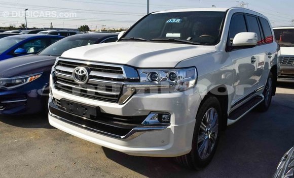 Buy Import Toyota Land Cruiser White Car in Import - Dubai in Bumthang Buy Import Toyota Land Cruiser White Car in Import - Dubai in Bumthang