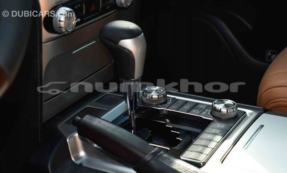 Buy Import Toyota Land Cruiser White Car in Import - Dubai in Bumthang Buy Import Toyota Land Cruiser White Car in Import - Dubai in Bumthang