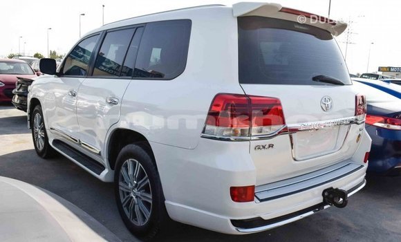 Buy Import Toyota Land Cruiser White Car in Import - Dubai in Bumthang Buy Import Toyota Land Cruiser White Car in Import - Dubai in Bumthang