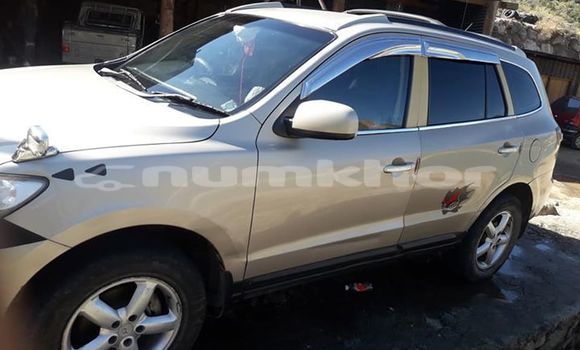 Buy Used Hyundai Santa Fe Silver Car in Wangdiphodrang in Wangdiphodrang Buy Used Hyundai Santa Fe Silver Car in Wangdiphodrang in Wangdiphodrang