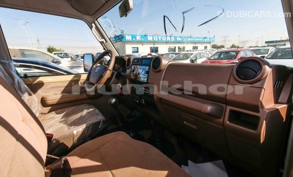Buy Import Toyota Land Cruiser Beige Car in Import - Dubai in Bumthang Buy Import Toyota Land Cruiser Beige Car in Import - Dubai in Bumthang