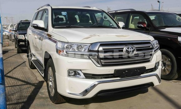 Buy Import Toyota Land Cruiser White Car in Import - Dubai in Bumthang Buy Import Toyota Land Cruiser White Car in Import - Dubai in Bumthang