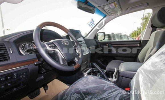 Buy Import Toyota Land Cruiser White Car in Import - Dubai in Bumthang Buy Import Toyota Land Cruiser White Car in Import - Dubai in Bumthang