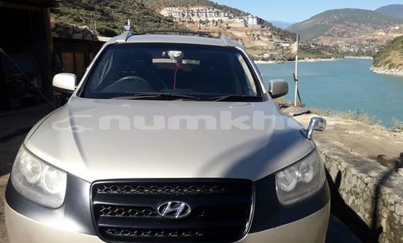 Buy Used Hyundai Santa Fe Silver Car in Wangdiphodrang in Wangdiphodrang Buy Used Hyundai Santa Fe Silver Car in Wangdiphodrang in Wangdiphodrang