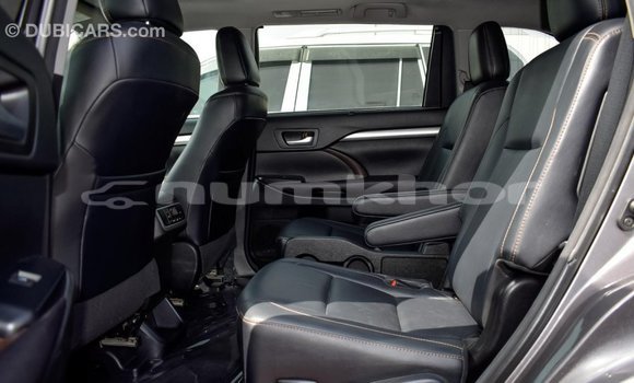 Buy Import Toyota Highlander Other Car in Import - Dubai in Bumthang Buy Import Toyota Highlander Other Car in Import - Dubai in Bumthang