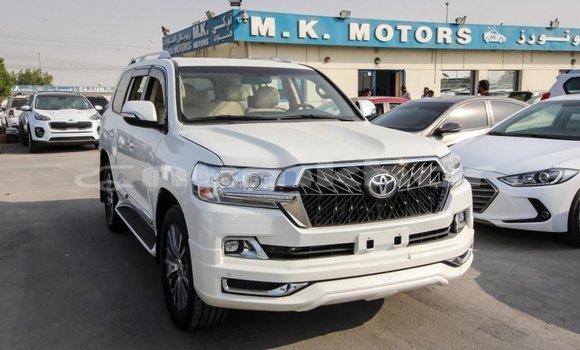 Buy Import Toyota Land Cruiser White Car in Import - Dubai in Bumthang Buy Import Toyota Land Cruiser White Car in Import - Dubai in Bumthang