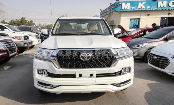 Buy Import Toyota Land Cruiser White Car in Import - Dubai in Bumthang Buy Import Toyota Land Cruiser White Car in Import - Dubai in Bumthang