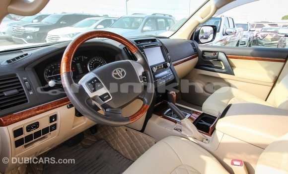 Buy Import Toyota Land Cruiser White Car in Import - Dubai in Bumthang Buy Import Toyota Land Cruiser White Car in Import - Dubai in Bumthang
