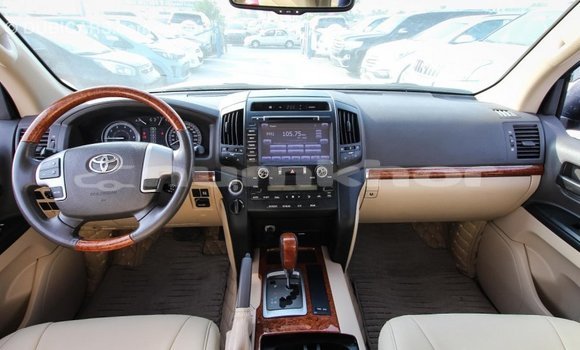 Buy Import Toyota Land Cruiser White Car in Import - Dubai in Bumthang Buy Import Toyota Land Cruiser White Car in Import - Dubai in Bumthang