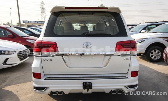 Buy Import Toyota Land Cruiser White Car in Import - Dubai in Bumthang Buy Import Toyota Land Cruiser White Car in Import - Dubai in Bumthang