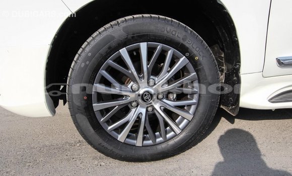 Buy Import Toyota Land Cruiser White Car in Import - Dubai in Bumthang Buy Import Toyota Land Cruiser White Car in Import - Dubai in Bumthang