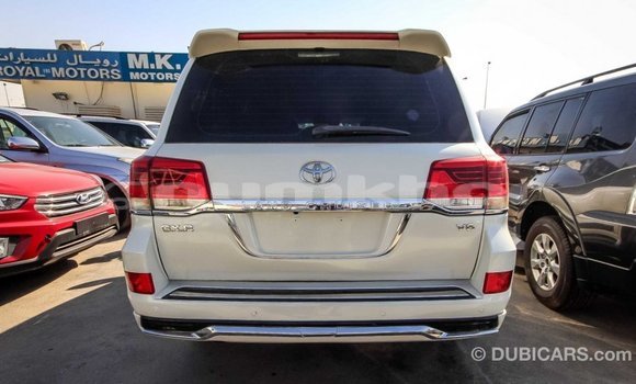 Buy Import Toyota Land Cruiser White Car in Import - Dubai in Bumthang Buy Import Toyota Land Cruiser White Car in Import - Dubai in Bumthang