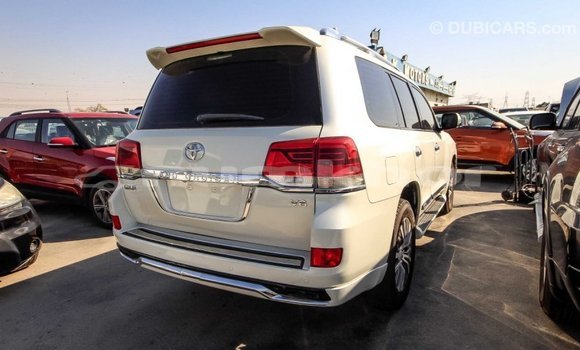 Buy Import Toyota Land Cruiser White Car in Import - Dubai in Bumthang Buy Import Toyota Land Cruiser White Car in Import - Dubai in Bumthang