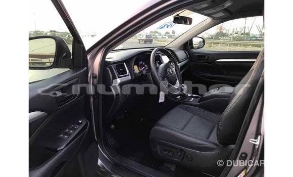 Buy Import Toyota Highlander Other Car in Import - Dubai in Bumthang Buy Import Toyota Highlander Other Car in Import - Dubai in Bumthang