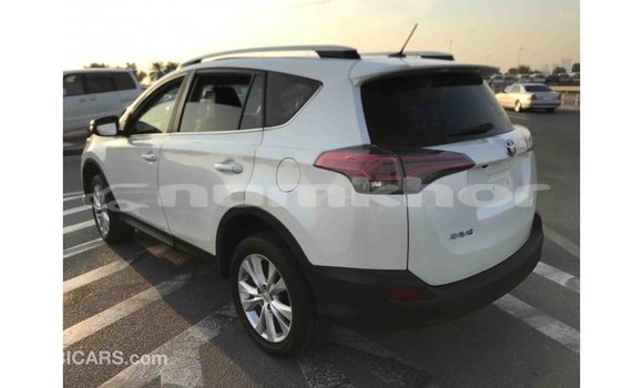 Buy Import Toyota 4Runner White Car in Import - Dubai in Bumthang Buy Import Toyota 4Runner White Car in Import - Dubai in Bumthang