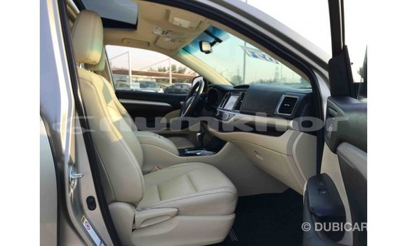 Buy Import Toyota Highlander Other Car in Import - Dubai in Bumthang Buy Import Toyota Highlander Other Car in Import - Dubai in Bumthang