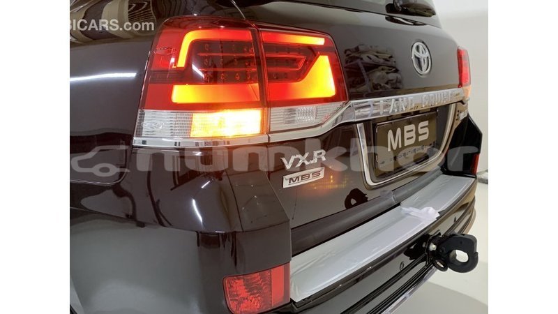 Big with watermark toyota land cruiser bumthang import dubai 1921