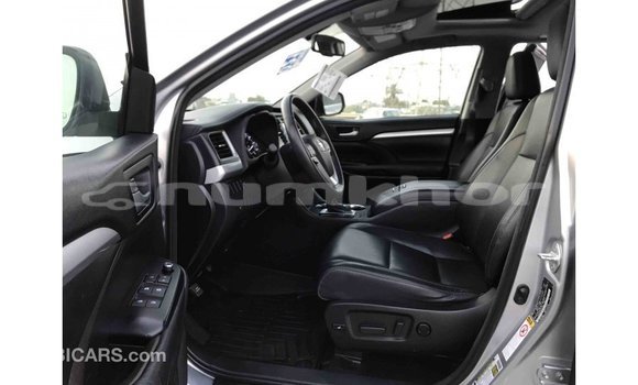Buy Import Toyota Highlander Other Car in Import - Dubai in Bumthang Buy Import Toyota Highlander Other Car in Import - Dubai in Bumthang