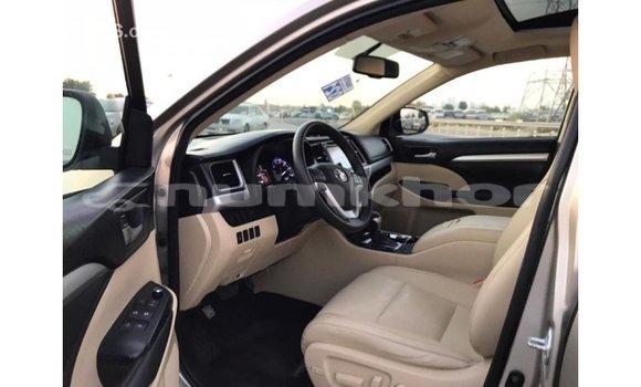 Buy Import Toyota Highlander Other Car in Import - Dubai in Bumthang Buy Import Toyota Highlander Other Car in Import - Dubai in Bumthang