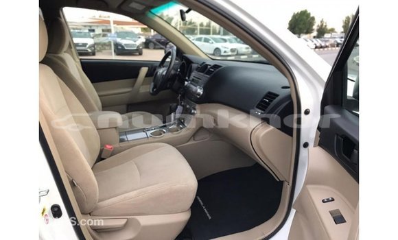 Buy Import Toyota Highlander White Car in Import - Dubai in Bumthang Buy Import Toyota Highlander White Car in Import - Dubai in Bumthang