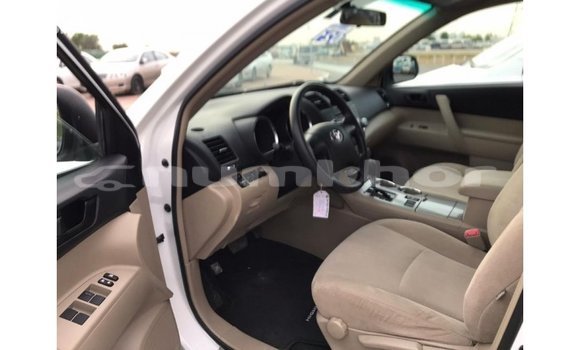 Buy Import Toyota Highlander White Car in Import - Dubai in Bumthang Buy Import Toyota Highlander White Car in Import - Dubai in Bumthang