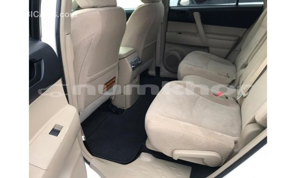 Buy Import Toyota Highlander White Car in Import - Dubai in Bumthang Buy Import Toyota Highlander White Car in Import - Dubai in Bumthang