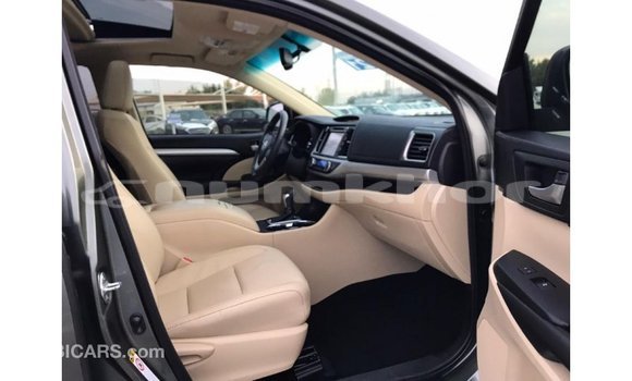 Buy Import Toyota Highlander Other Car in Import - Dubai in Bumthang Buy Import Toyota Highlander Other Car in Import - Dubai in Bumthang