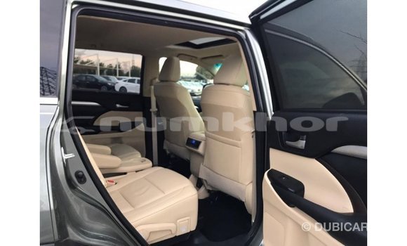 Buy Import Toyota Highlander Other Car in Import - Dubai in Bumthang Buy Import Toyota Highlander Other Car in Import - Dubai in Bumthang